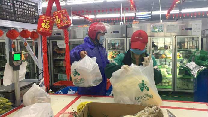 叮咚買菜增加供應(yīng) 春節(jié)不打烊、穩(wěn)菜價(jià) 為市民把菜送到家