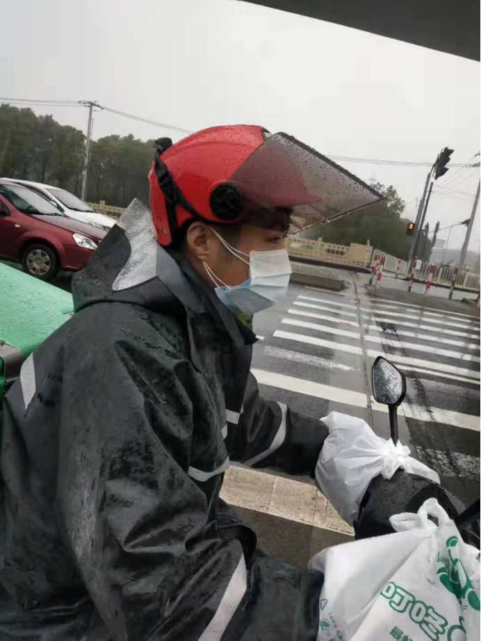 叮咚買菜增加供應(yīng) 春節(jié)不打烊、穩(wěn)菜價(jià) 為市民把菜送到家