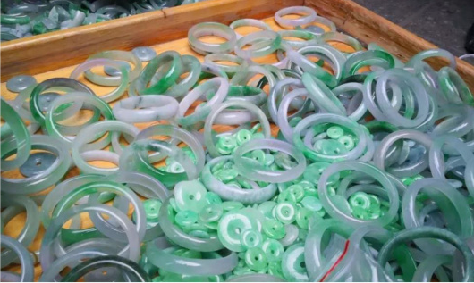翡翠行業(yè)水很深，對莊翡翠app為市場解決不買貴不買假