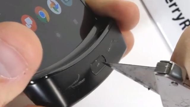 折疊屏手機“羅生門”，moto razr屏幕測試真的可信嗎？