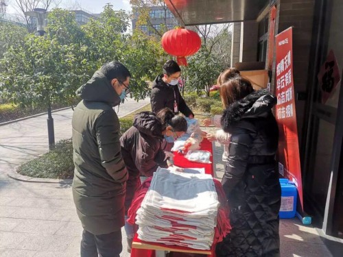 華云數(shù)據(jù)董事長許廣彬?yàn)闊o錫市軟件行業(yè)協(xié)會百家企業(yè)捐贈醫(yī)用口罩2萬只 支持企業(yè)安全復(fù)工