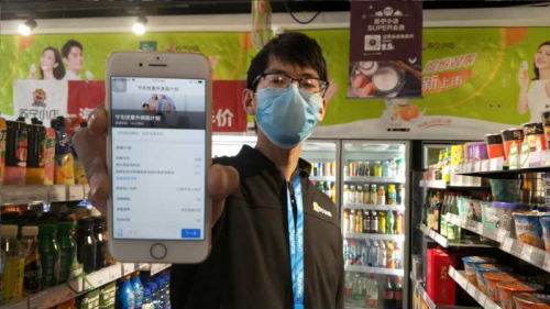 蘇寧小店店主：領(lǐng)了蘇寧金融新冠肺炎保險(xiǎn)，安心多了