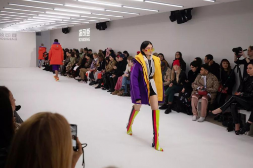 波司登羽絨服倫敦秀場為中國加油 展現(xiàn)中國品牌影響力