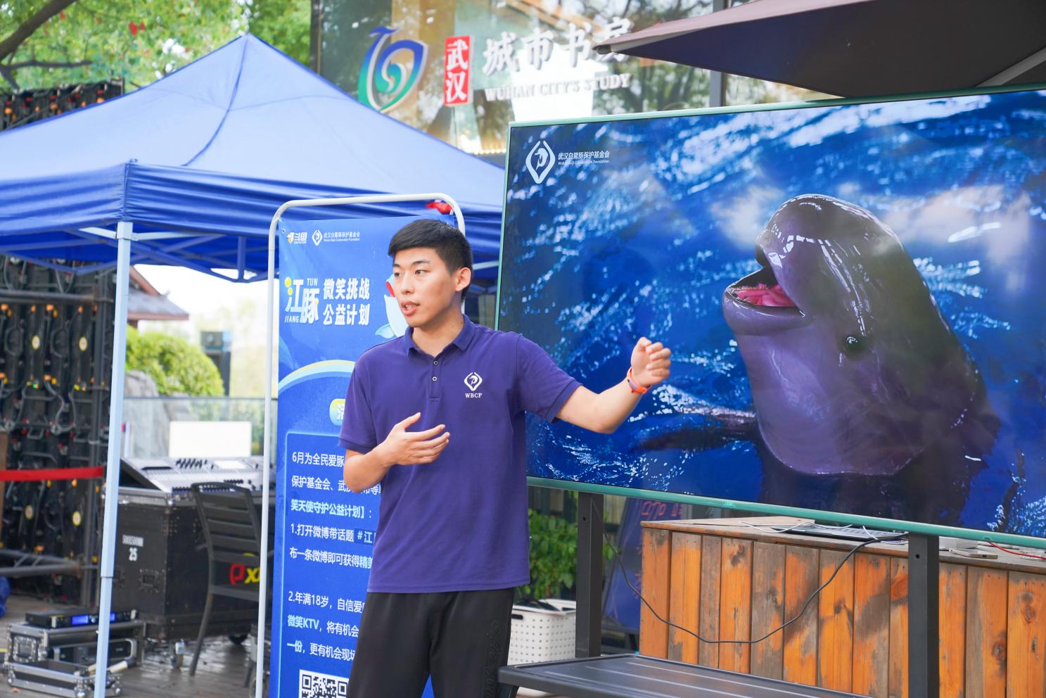 線下“歌友會”籌魚糧，斗魚“江豚微笑KTV”呼吁網(wǎng)友保護“水中大熊貓”