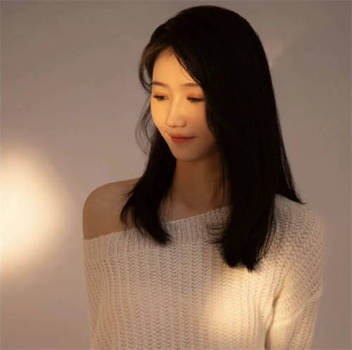 陌陌主播孜恩樂一獻(xiàn)唱古風(fēng)歌曲，戲腔展示驚艷觀眾