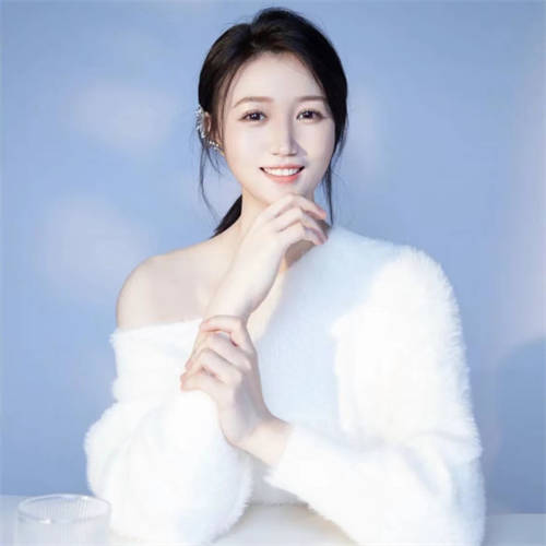 陌陌主播孜恩樂一獻(xiàn)唱古風(fēng)歌曲，戲腔展示驚艷觀眾