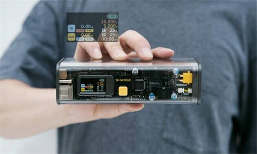至薄至輕！閃極碳纖維系列磁吸移動電源C3正式開售
