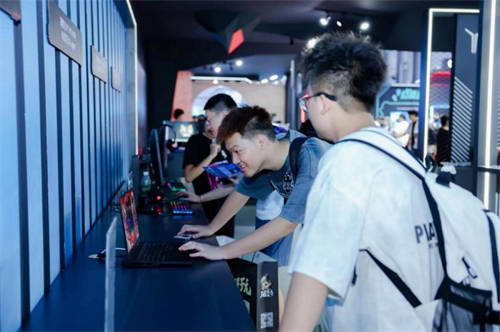 TCL華星攜手聯(lián)想2024 ChinaJoy刷屏全場，爆款新品再掀電競狂潮