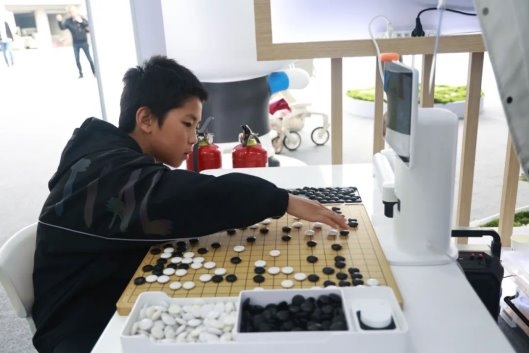 “棋”開得勝！樂在“棋”中！阿爾法蛋圍棋機(jī)器人扮靚1024開發(fā)者節(jié)