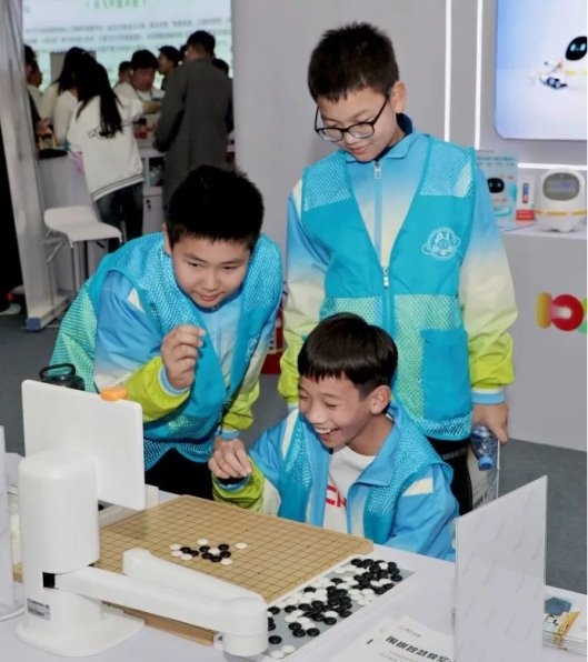 “棋”開得勝！樂在“棋”中！阿爾法蛋圍棋機(jī)器人扮靚1024開發(fā)者節(jié)