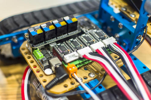 PCB三防漆的作用，從防護到性能提升