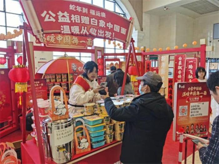 護送國人春運返鄉(xiāng)，白象溫暖驛站現(xiàn)身九省通衢武漢