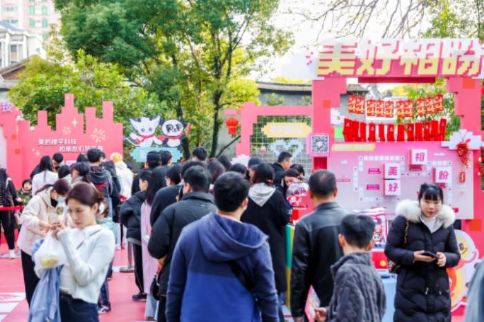 辭舊迎新，美的樓宇科技助力建筑煥發(fā)新貌過(guò)大年！