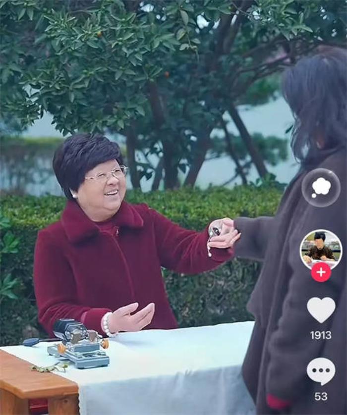 臨近春節(jié)，珠寶奢品商家靠專業(yè)和創(chuàng)意“賣爆”了