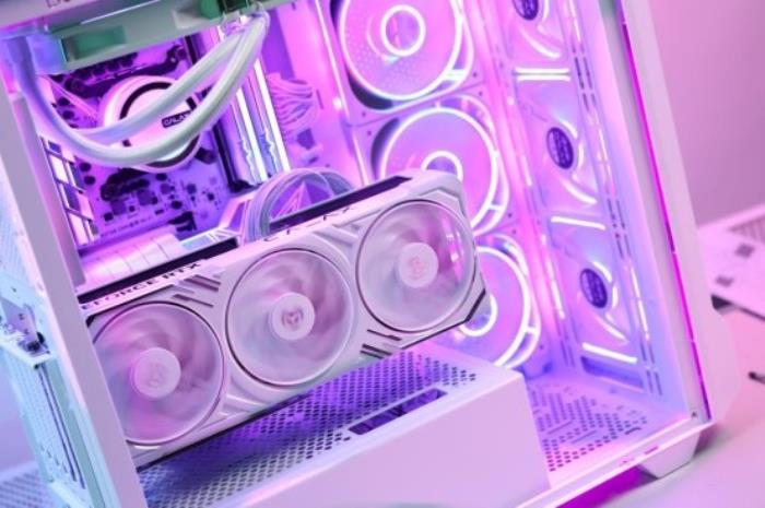 支持DLSS4，影馳 RTX 5080 金屬大師OC評測