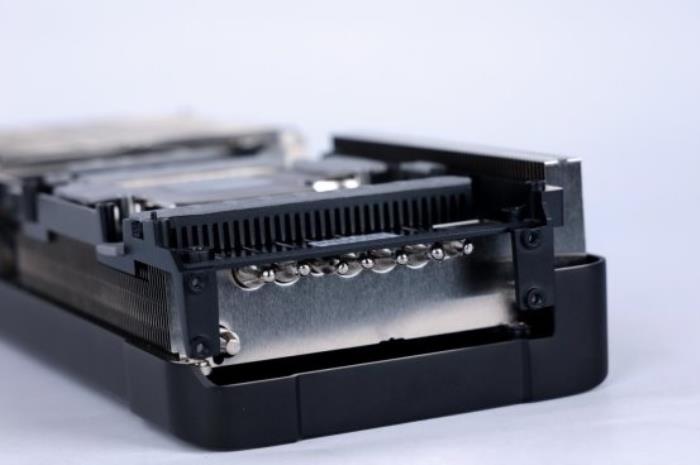 支持DLSS4，影馳 RTX 5080 金屬大師OC評測
