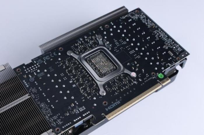 支持DLSS4，影馳 RTX 5080 金屬大師OC評測