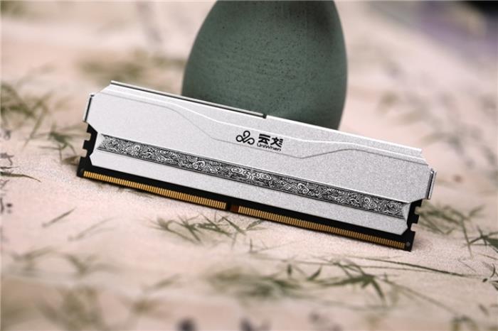 開箱評測丨銳龍7 9700X絕佳拍檔，神凝系列6000 CL28國風內(nèi)存評測