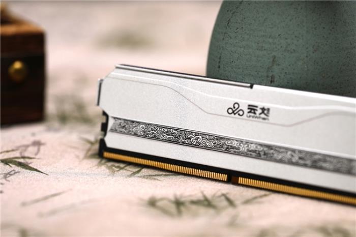 開箱評測丨銳龍7 9700X絕佳拍檔，神凝系列6000 CL28國風內(nèi)存評測
