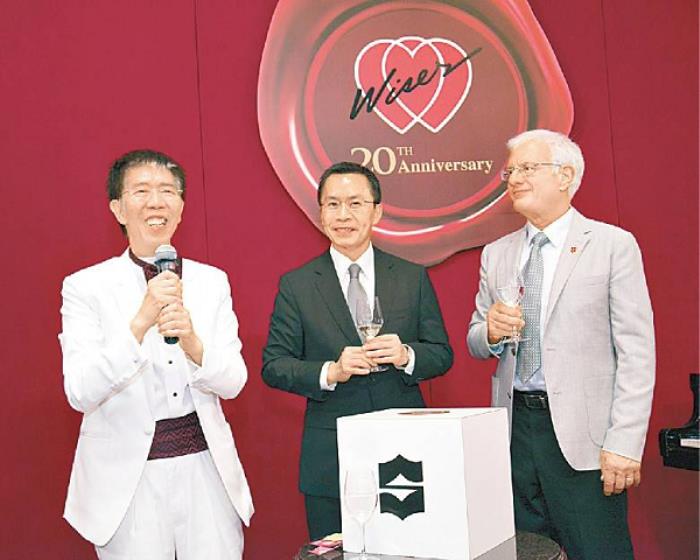 中國香港跨界傳奇梁柏濤：從譚詠麟經(jīng)理人到自然療法倡導(dǎo)者