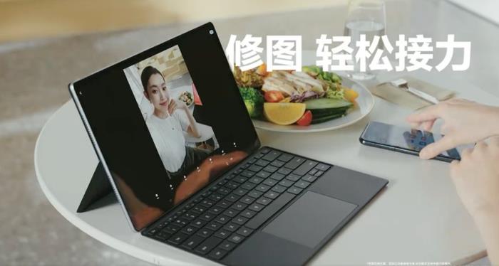 這很鴻蒙！隨時(shí)隨地切換設(shè)備，工作、學(xué)習(xí)、娛樂(lè)進(jìn)度不間斷