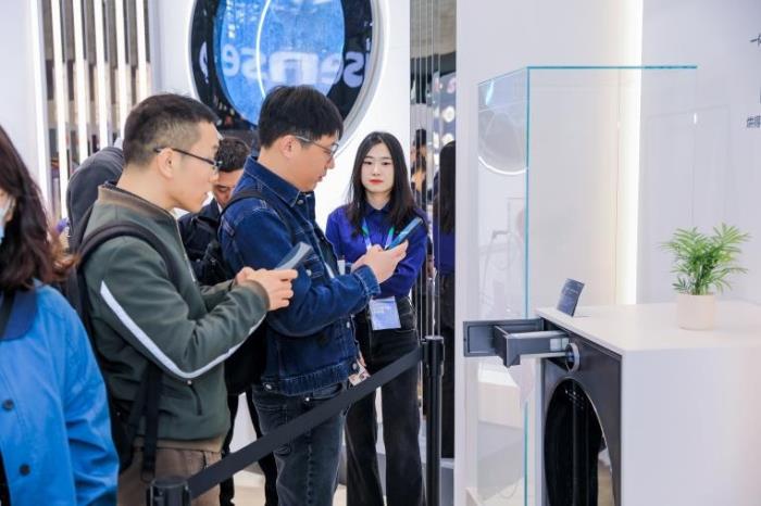 AWE 2025觀察：洗護行業(yè)上演巔峰對決，海信三筒洗衣機實現(xiàn)重磅突破
