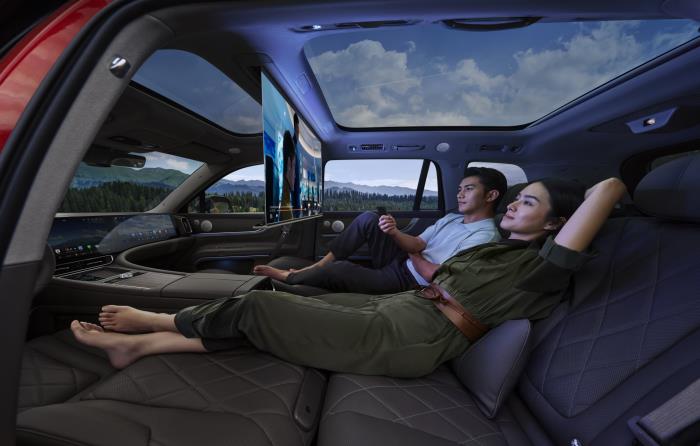 問(wèn)界M9 2025款發(fā)布：車載小藝自適應(yīng)深度思考，信息獲取更高效