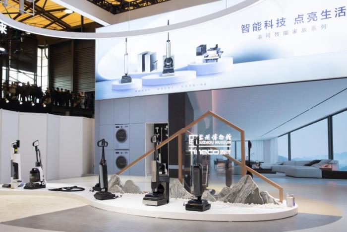 添可品牌大使陳赫現(xiàn)身AWE2025展區(qū)，實(shí)力種草芙萬洗地機(jī)，直呼
