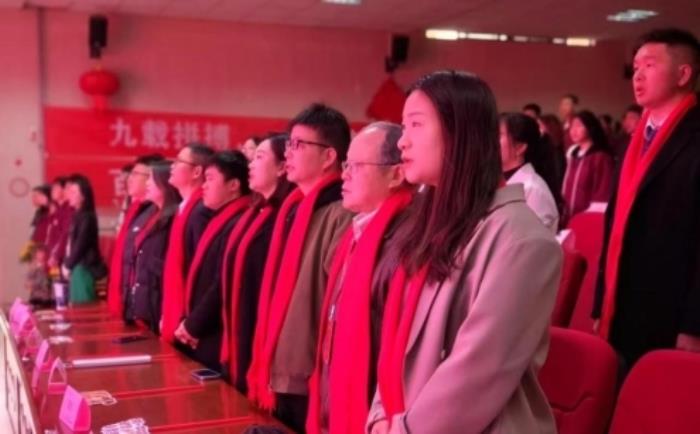 六盤水市培文學(xué)校中考百日誓師：梔子花開(kāi)時(shí)，破繭成蝶！