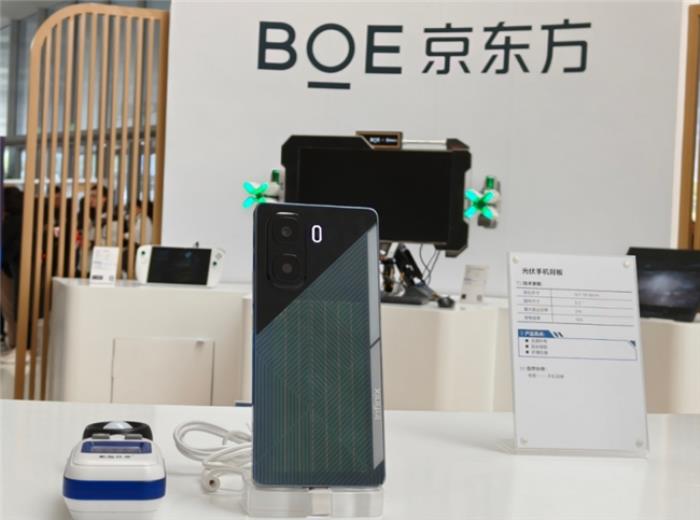 傳音Infinix鈣鈦礦光伏儲(chǔ)能技術(shù)成果亮相2025中關(guān)村論壇年會(huì)