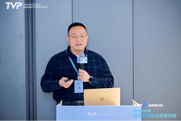 探秘 DeepSeek 落地進展，騰訊云攜手業(yè)界專家共話 AI 生產(chǎn)力