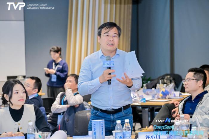 探秘 DeepSeek 落地進展，騰訊云攜手業(yè)界專家共話 AI 生產(chǎn)力