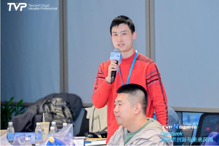 探秘 DeepSeek 落地進展，騰訊云攜手業(yè)界專家共話 AI 生產(chǎn)力
