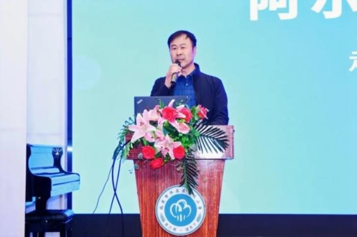 以“筆”為徑 用AI守護，阿爾法蛋愛心捐贈惠及北京懷柔三小師生