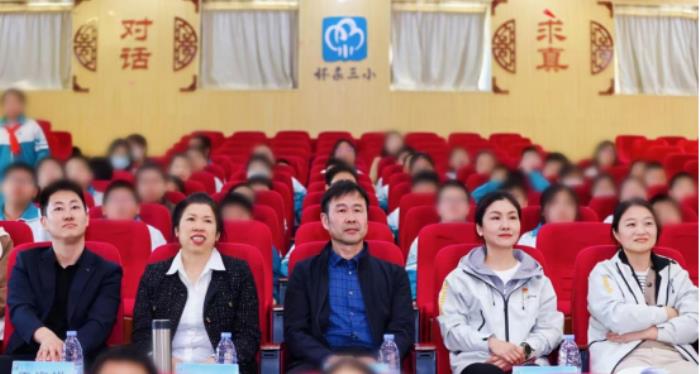 以“筆”為徑 用AI守護，阿爾法蛋愛心捐贈惠及北京懷柔三小師生