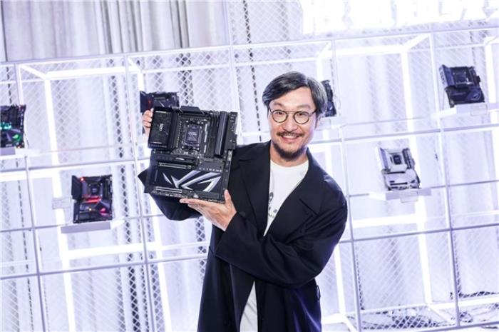 湘聚金字塔！華碩主板引爆ROG DAY 2025信仰狂歡