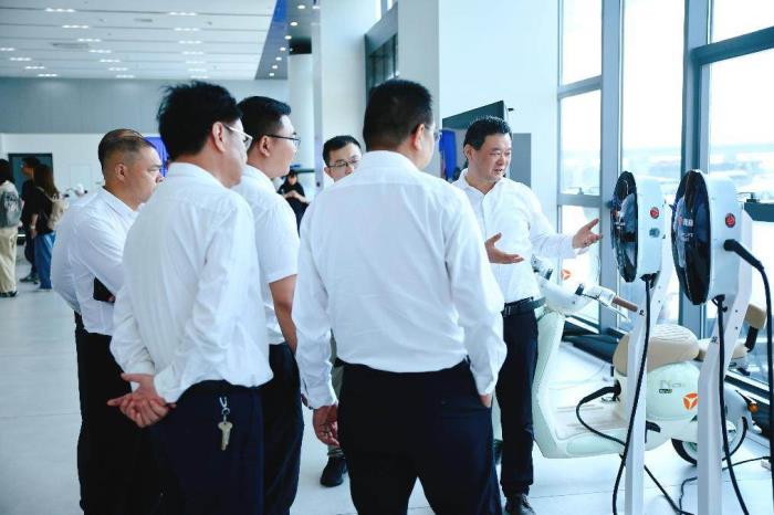 產(chǎn)學(xué)研合作新標(biāo)桿！雅迪攜高校共建智能電動(dòng)車及智慧能源研發(fā)中心
