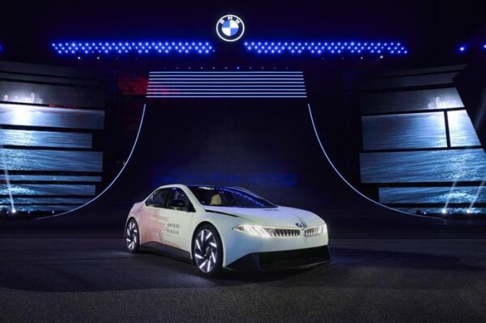 唯有掌控，方有駕趣：BMW新世代駕趣概念車首次亮相上海，亮劍電動時代巔峰掌控力