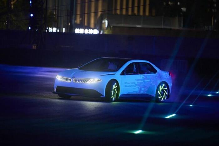 唯有掌控，方有駕趣：BMW新世代駕趣概念車首次亮相上海，亮劍電動時代巔峰掌控力