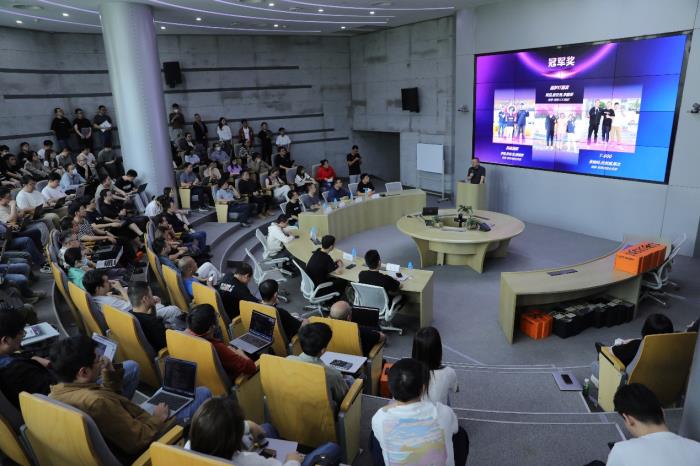2025新浪集團(tuán)Hackathon大賽落幕，極客精神點(diǎn)燃AI Coding創(chuàng)新引擎