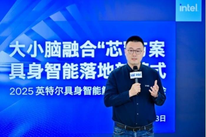英特爾“大小腦融合”全新方案亮相：構(gòu)建具身智能系統(tǒng)的理想選擇
