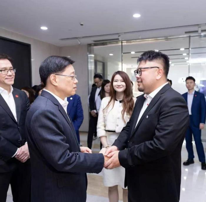 中國香港特區(qū)行政長官李家超率團訪問浙江，蒞臨強腦科技考察調(diào)研