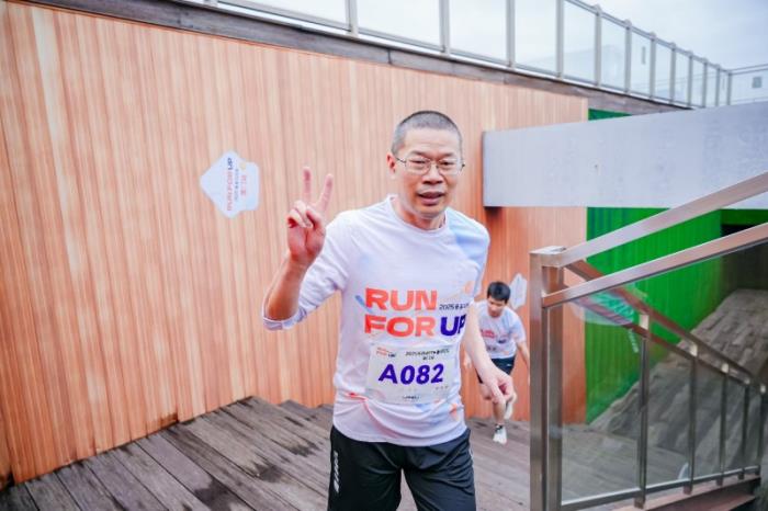 從17歲到59歲！萬(wàn)物梁行2025垂直馬拉松嘉年華廈門(mén)站火熱開(kāi)跑