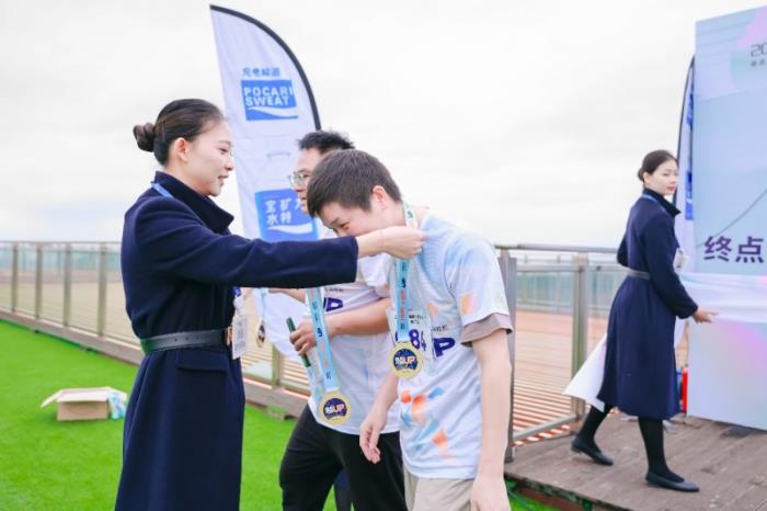 從17歲到59歲！萬(wàn)物梁行2025垂直馬拉松嘉年華廈門(mén)站火熱開(kāi)跑
