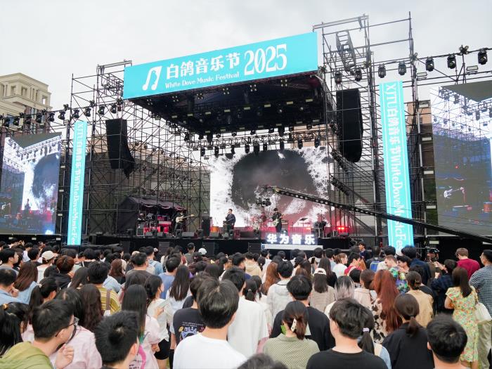 華為音樂走進(jìn)西安交大“白鴿音樂節(jié)”，一起“碰”進(jìn)春日音浪