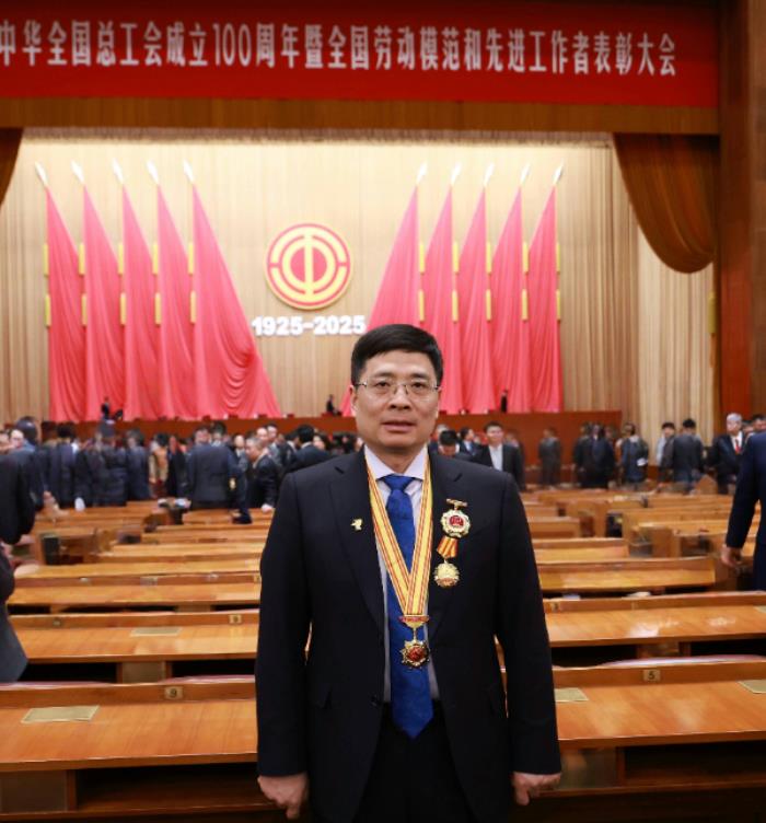 海爾周云杰榮獲“全國勞動模范”稱號