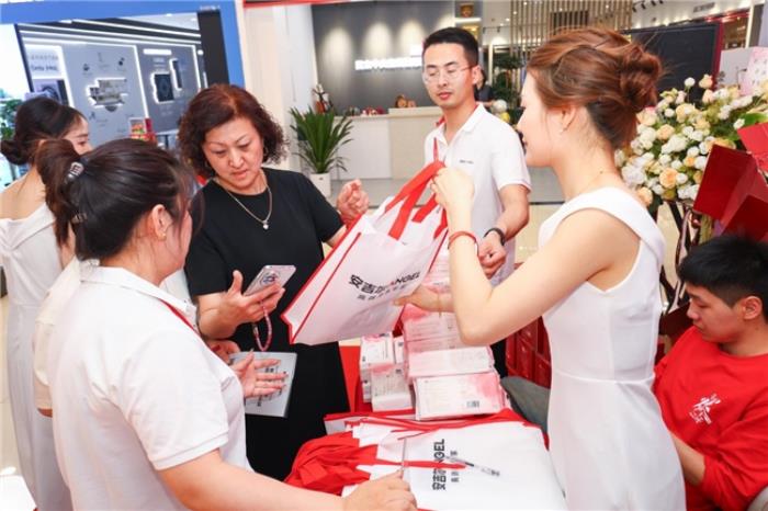 安吉爾亞洲一號店盛大開業(yè)：立足家裝潮流高地，引領(lǐng)凈水消費新趨勢