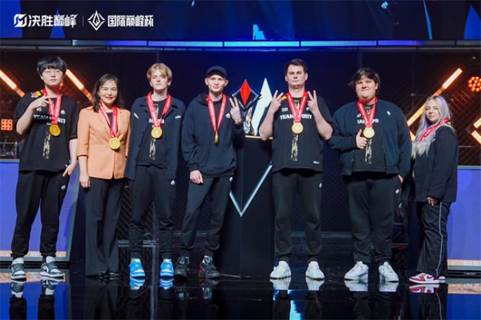 匯聚全球電競(jìng)菁英，2025決勝巔峰?國際巔峰杯圓滿落幕