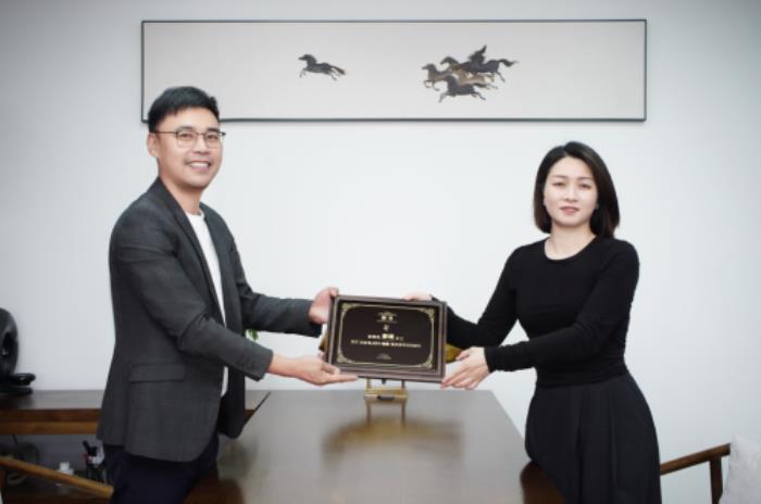 絕影XENJOY攜手別墅設(shè)計(jì)大師蔡晴：以空間美學(xué)重構(gòu)家庭健身的感知革命