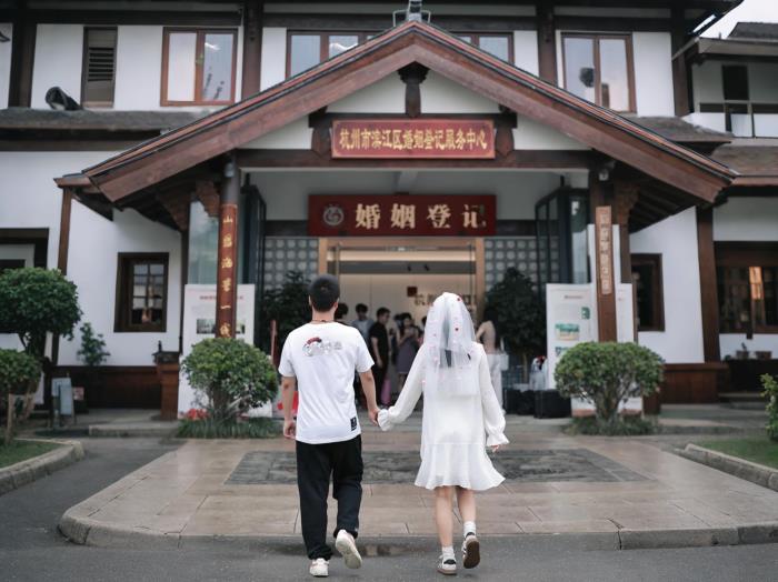 穿拖鞋辦婚禮？Z世代新人顛覆傳統(tǒng)：在Soul App集云祝福